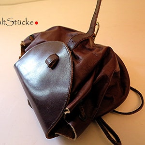 Vintage 80s pequeño bolso de hombro bolso cubo cuero burdeos rojo flower power boho