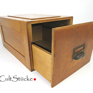 Cassetto con indice vintage, scatola nostalgica con maniglia in legno e metallo, porta etichette, interno ufficio nostalgico