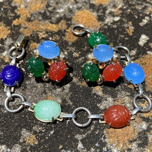 Conjunto de pulsera y pendientes de escarabajo de cristal vintage, multicolor, rojo, azul, verde, brillante, cadena de estilo egipcio con cierre de rosca