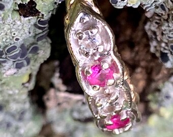 Lovely Antique Ruby & Diamond Band w/ Mixed Metals Platinum and Yellow Gold Ring US Size 5