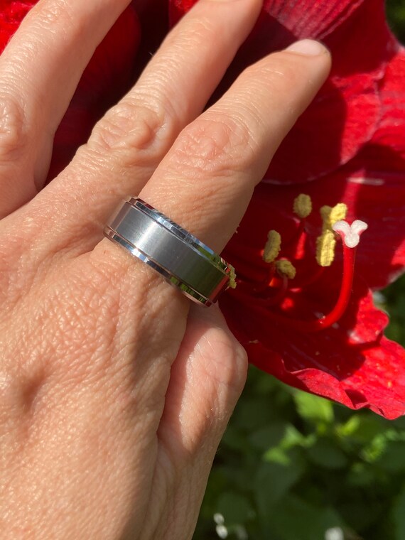 Men's Brushed Tungsten Carbide Wedding Band: Beveled Edge, Size 11