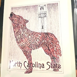 Impresión de lobo de la Universidad Estatal de Carolina del Norte: Arte puntillista, Chapel Hill (8x10)