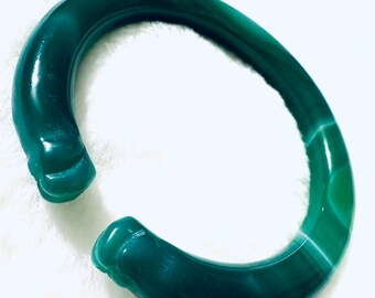 58.8mm Green Banded Agate Bangle Bracelet with Kitty Paw Carving