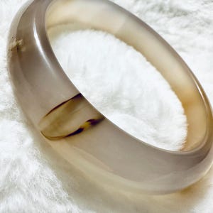 63.8mm Dendritic Agate Bangle Bracelet. The bangle measures 15.9mm in width. The bangle is a creamy color with small lace formations!!!