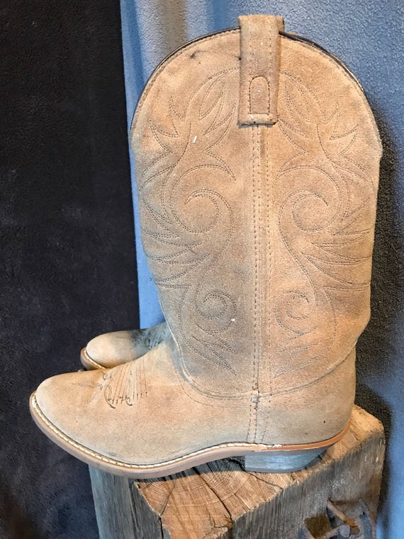 used cowgirl boots near me