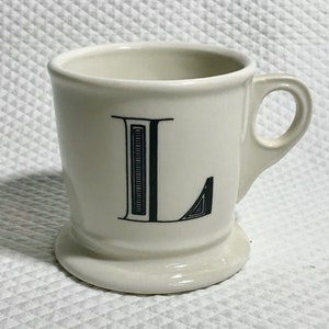 Porcelain mug with the initial "L"