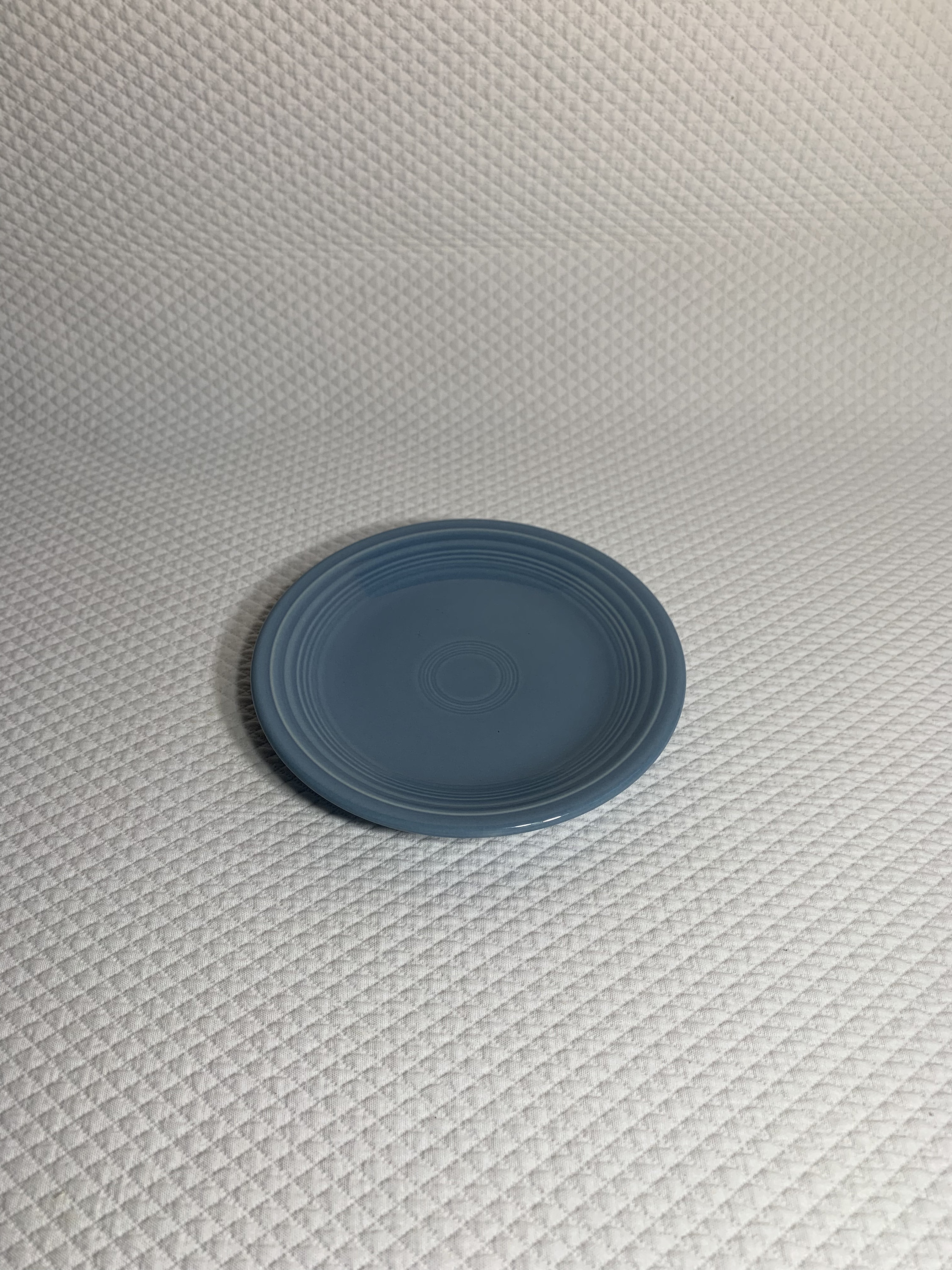 Plato Blue Fiesta Ware de 7 1/4" Homer Laughlin China, Hecho en EE.UU.