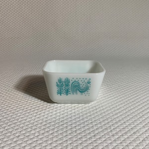 Pyrex turquoise 501 milkglass fridgie in the Amish Butterprint design.