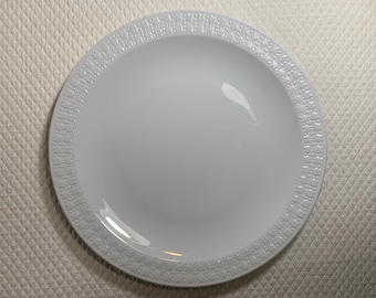 Vintage Sculptured Rim (No Trim, Centura) 10 1/2" Dinner Plate by Corning Corelle.