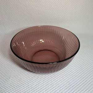 Pyrex 404 mixing bowl, marked Pyrex, Made in USA. No Stovetop No Broiler, in cranberry glass. 11 1/8&quot; diameter large mixing bowl.