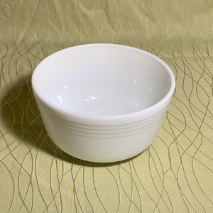 PYREX Made in USA 25 milk glass mixing bowl, 8 3/4&quot; diameter x 4 3/4&quot; deep.