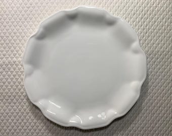 Vintage Reishi D. 10" Dinner Plate with scalloped edge in white porcelain.