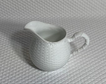 Porcelain de Paris Basket Weave creamer in white.