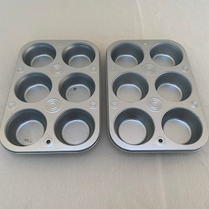 Set of 2 Vintage muffin pans