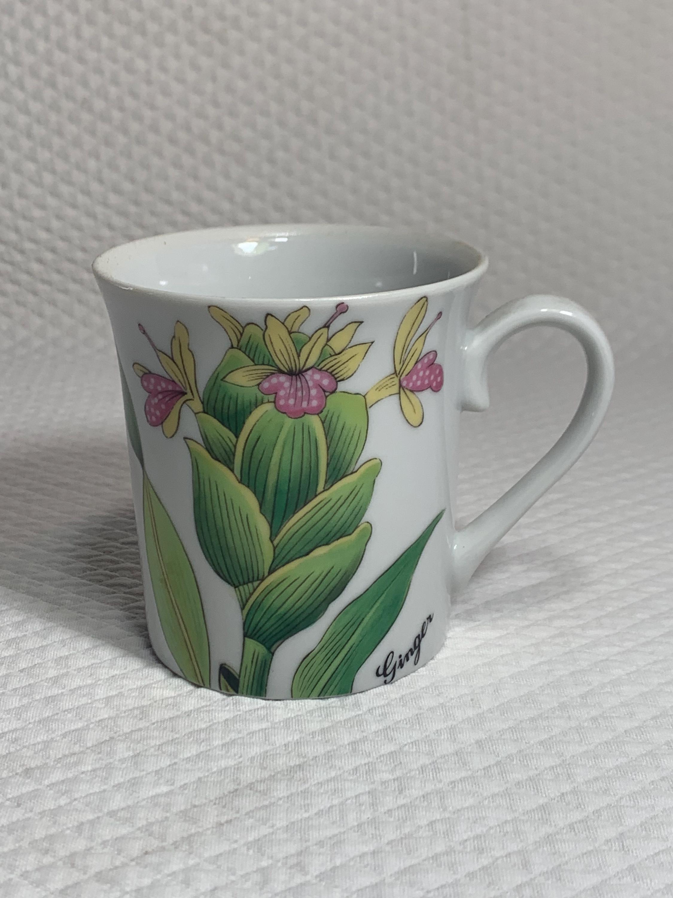 hiro-cha品 Vintage Horchow Collection Botanical Herb Seed Tea Cup, Featuring