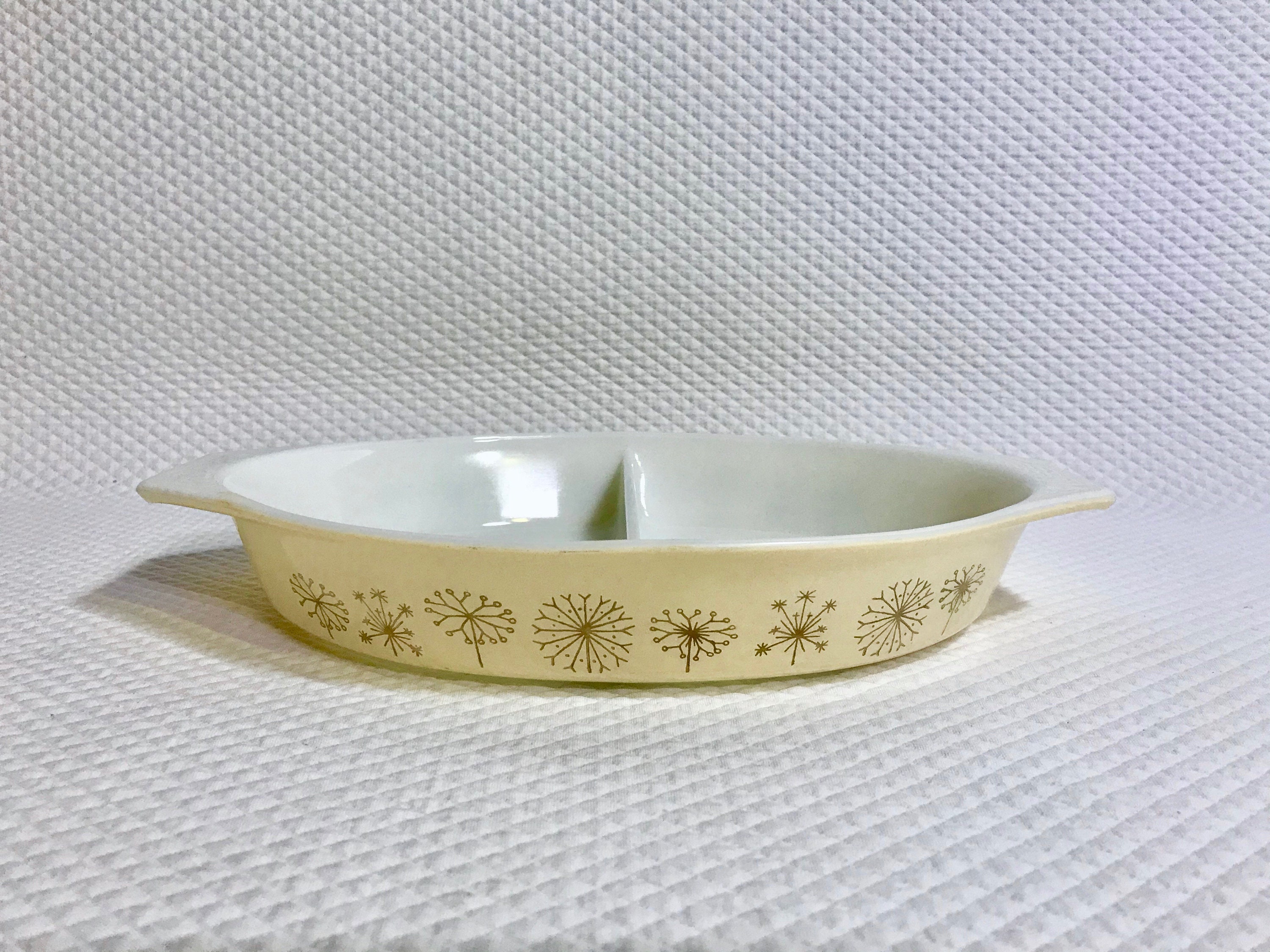 Vintage Pyrex Yellow Star 1 1/2 Qt Divided Casserole Dish – The