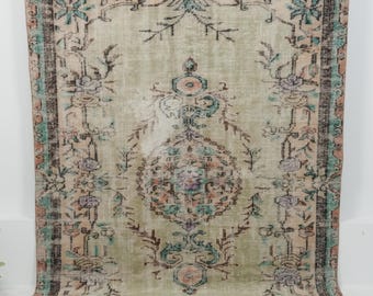 5x9 Vintage Rug - Green, Beige - Turkish, Oriental - Wool, Cotton - Ideal for Bedroom - Medallion - Natural Fiber - 1970s - 5'3" x 8'9"