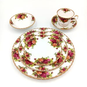 Royal Albert &#39;Old Country Roses&#39;, Fine Bone China, Place Setting with Dessert Dish
