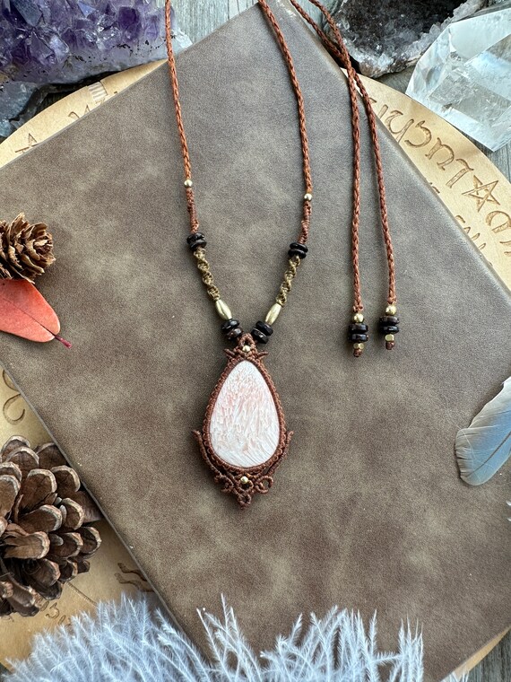 Macrame necklace with pendant sale