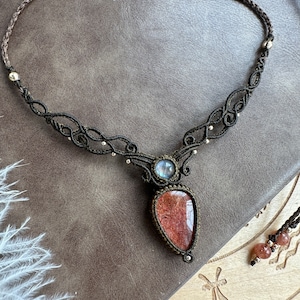 Emaya Handmade Macrame Necklace - Natural Sunstone