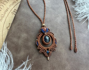 Handgjort makraméhalsband med kyanit, bohemiska kristallsmycken, boho halsband, kristallsmycken, helande kristaller, andliga smycken, N770
