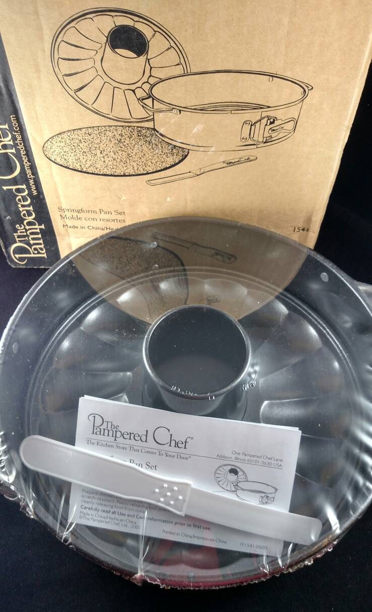 Pampered Chef Springform Pan Set 1541 Glass Base, Spring Release, Fluted  Design, Discontinued, New in Box, Still Sealed in Plastic Wrap 