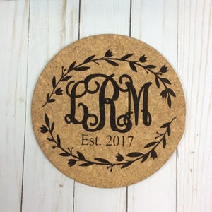 2 trivets en liège monogrammés, trivet gravé au laser, coussin chaud personnalisé, cadeau de cuisine personnalisé image 5