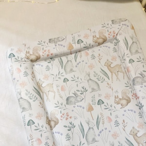 Aankleedkussen baby - getekende bosdieren, luiercommode, waterdichte mat, babycadeau, aankleedkussen wig, aankleedkussen bos