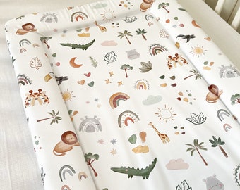 Cambiador para bebés - Pequeños animales de safari, cambiador de pañales, alfombra impermeable, regalo para bebé, cambiador en forma de cuña, decoración para la habitación del bebé con motivos de safari.