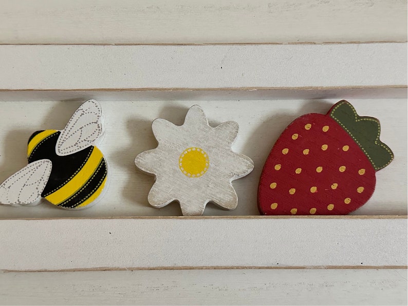 Letterboard tiles bee daisy strawberry