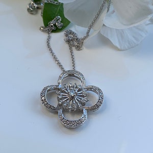 14k White Gold Diamond Pendant Necklace