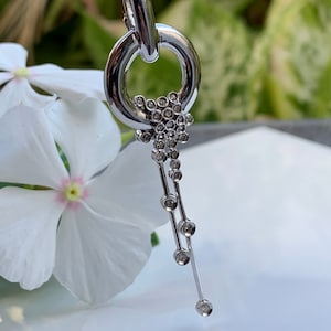 14k White Gold Diamond Pendant Necklace.