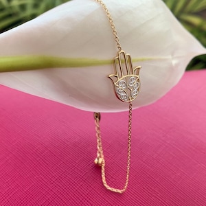 14k Yellow Gold Horizontal Hamsa Bracelet.