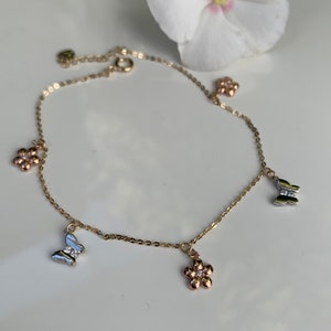 Beautiful 14k Yellow Gold Charms Bracelet