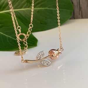 14k oro amarillo 3 color flor colgante collar