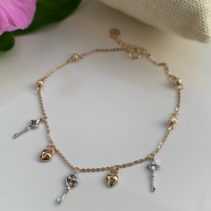 Beautiful dainty 14k yellow gold bracelet