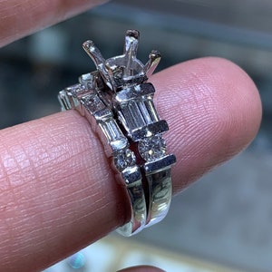 Conjunto de anillos de compromiso semi-montaje de diamantes de oro blanco de 14 qt.