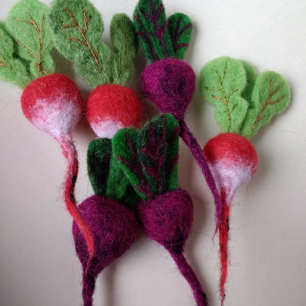 Jolies broches de légumes feutrés à l’aiguille