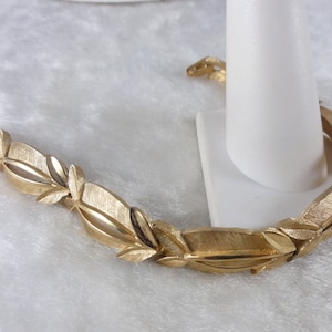 Crown Trifari Wheat Link Bracelet Textured Elegant 1960&#39;s