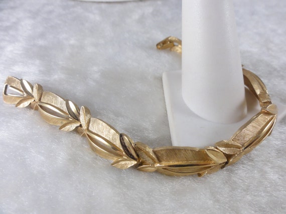 Crown Trifari Wheat Link Bracelet Textured Elegan… - image 1