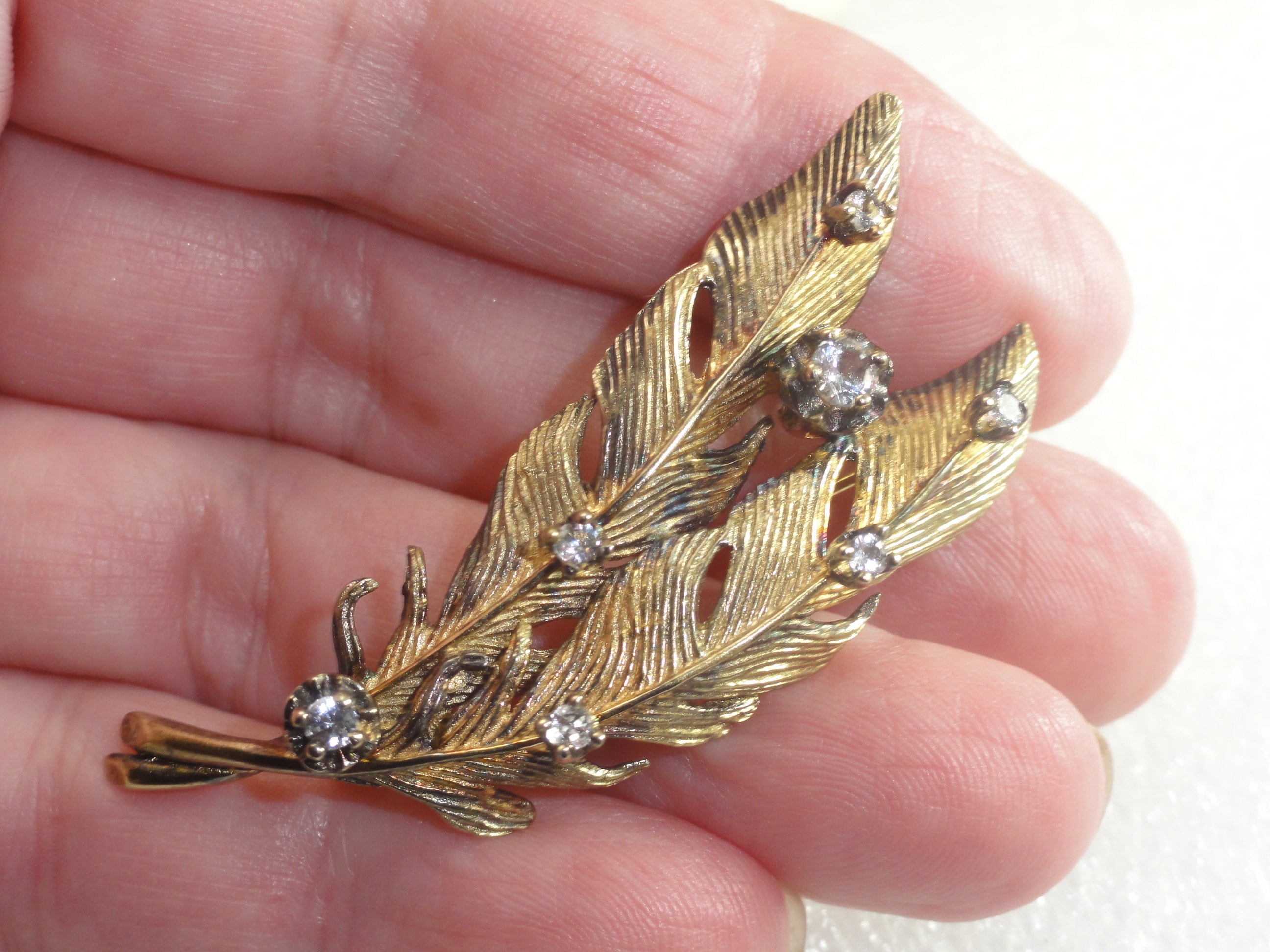 Les bernard inc. brooch/ - Gem