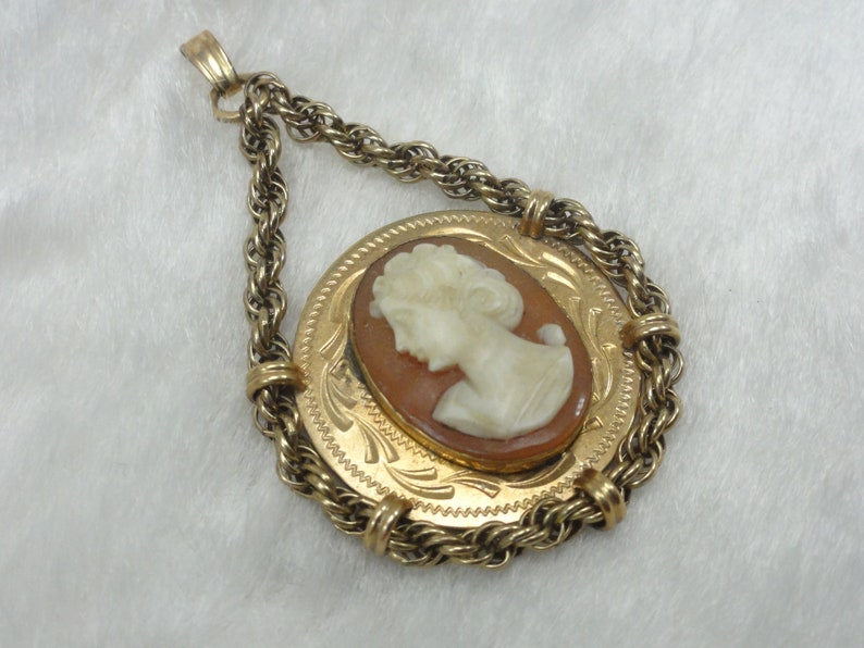 10k Cameo Rope Chain 10K Shell Cameo Pendant Unusual Design Cameo 16 Gold Carved Shell Cameo Pendant 10k Cameo Carved Etched Gorgeous