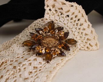 Cathe Brooch Foiled Center Design Rare