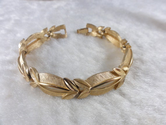 Crown Trifari Wheat Link Bracelet Textured Elegan… - image 3