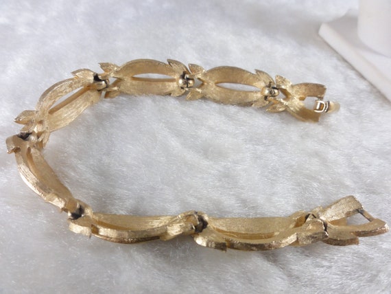 Crown Trifari Wheat Link Bracelet Textured Elegan… - image 5