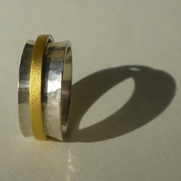 beweglicher Drehring aus Silber und satinierten 900 Gelbgold