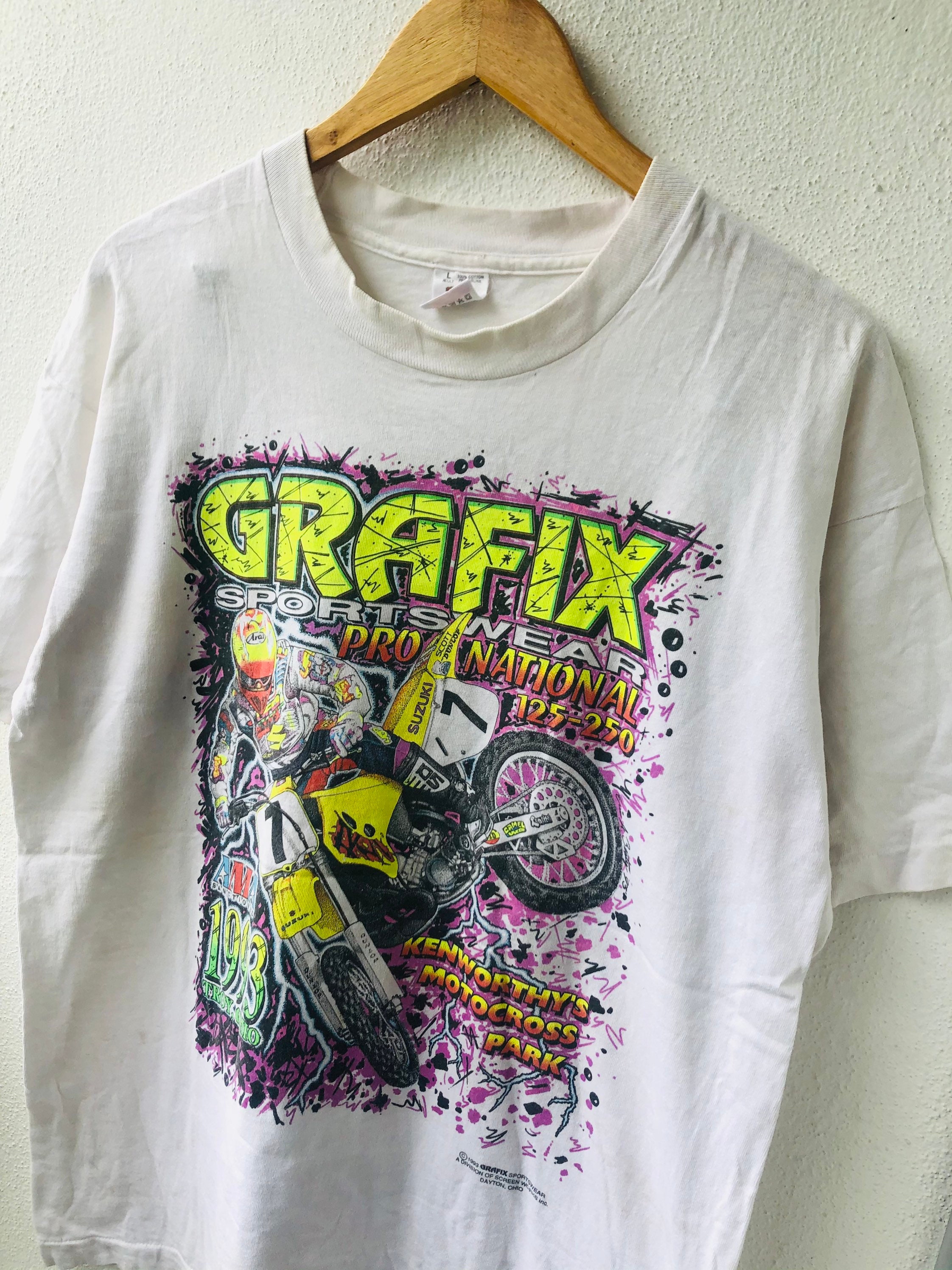 Tシャツ・カットソー 1993STUDIO 90S ARCH TRACK T-SHIRT 4FK1097 90S 아치 트랙 티셔츠_베이지 - 감도 깊은 취향 셀렉트샵 29CM