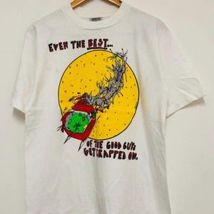 Vintage 90’s Cool Graphic T-Shirt / Surf Skate Shirt / L Size Unisex Tee