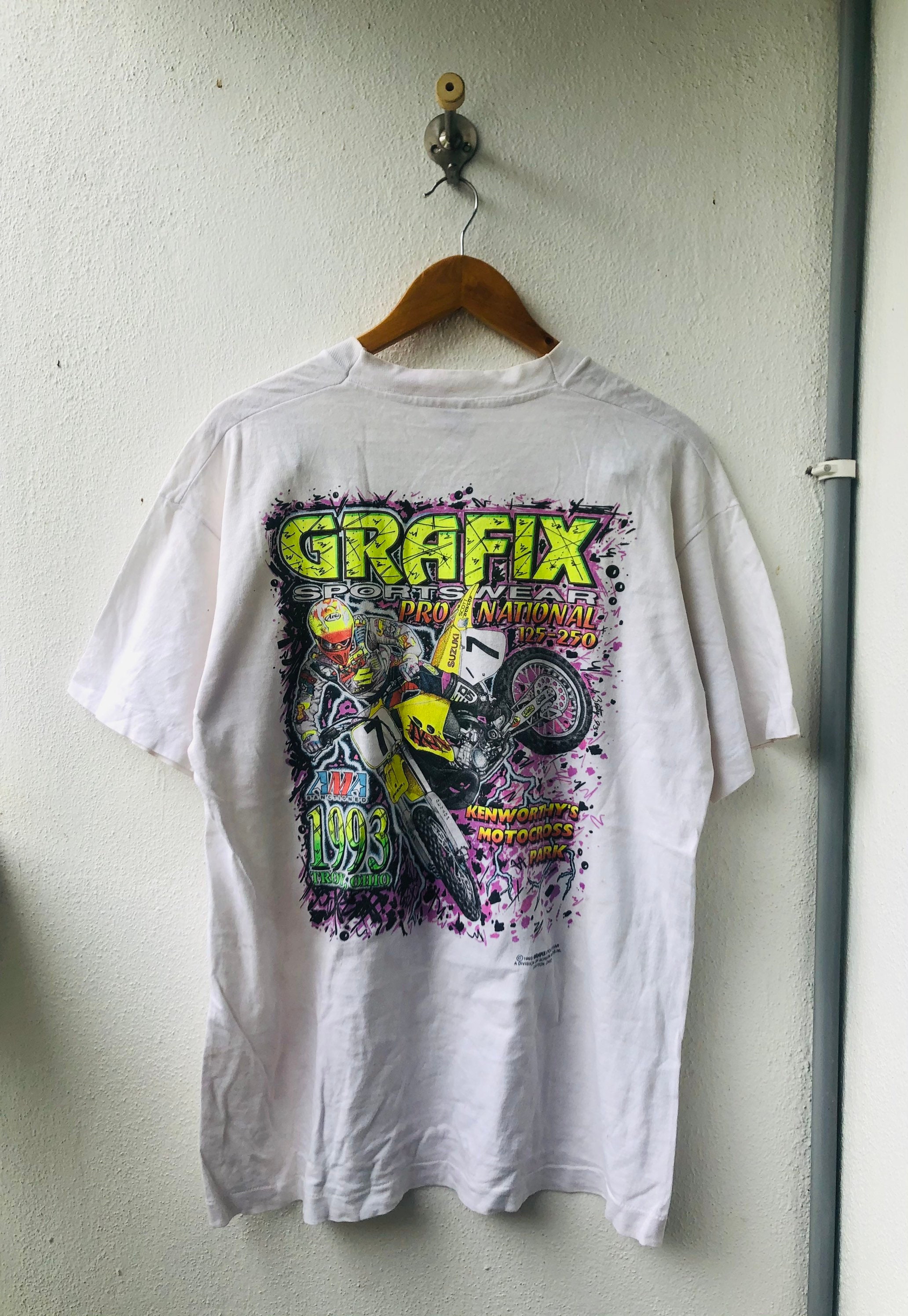 【1993studio】24SS★ 90S Arch Track T-Shirt Studio 1993 Arch Logo T-Shirt For Unisex