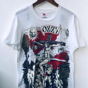 Vintage Ozzy Osbourne &quot;Crucifixion&quot; glow in the dark ontwerp zeldzame band metalen T-shirt / grafisch shirt kruisiging / L-maat uniseks concert-T-shirt